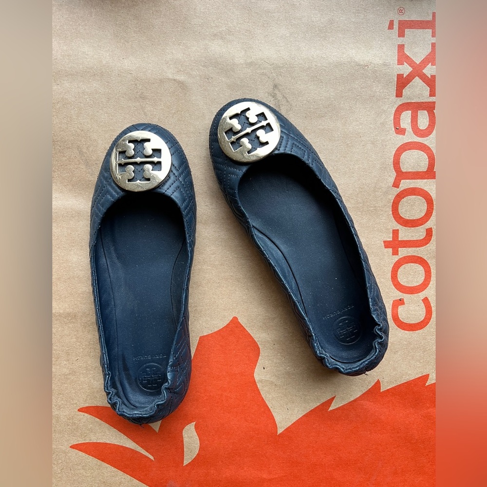 Tory Burch class flat navy color
